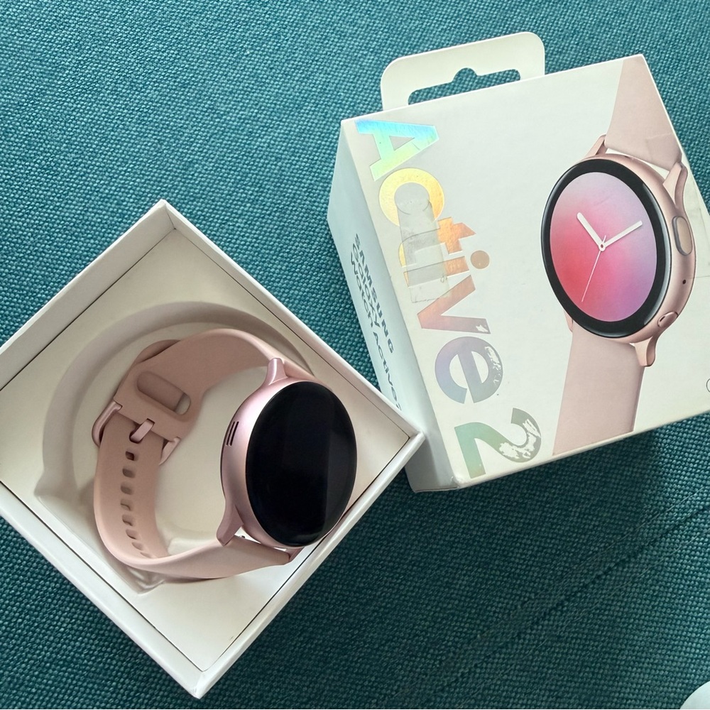 Samsung Galaxy Active2 Smartwatch in Pink & Rose Gold